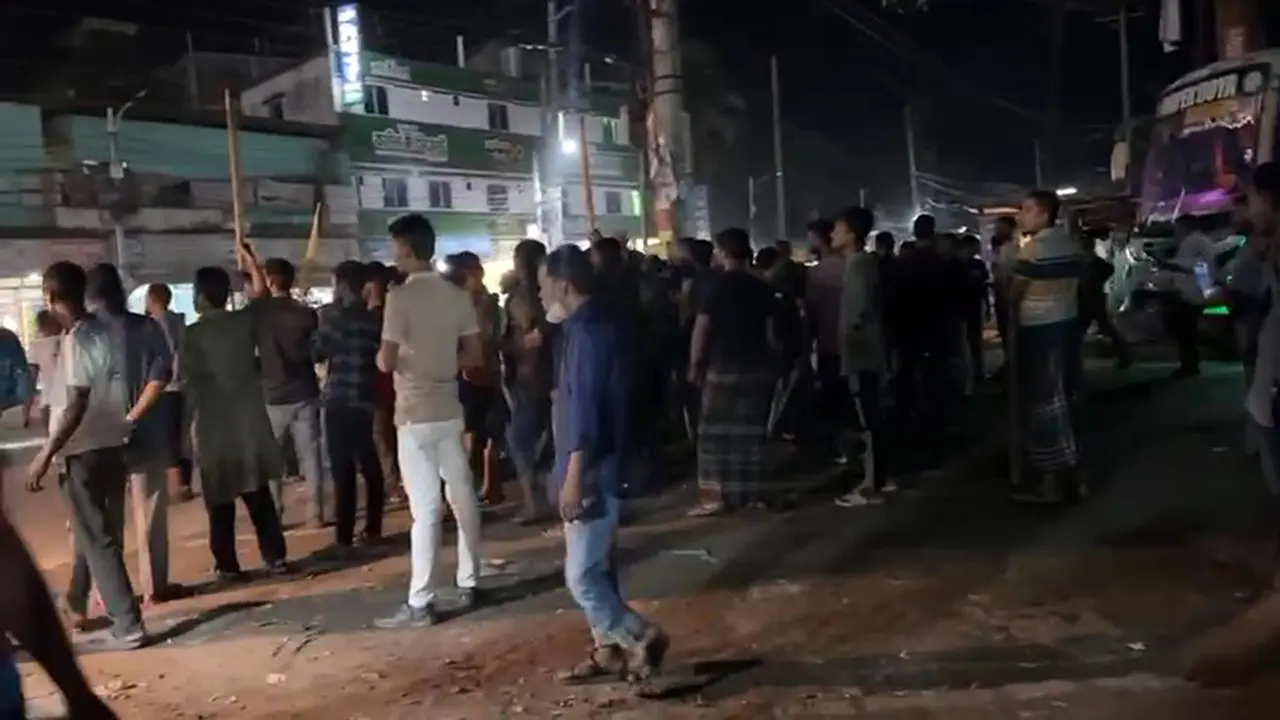 বিএনপি নেতার নামে চাঁদা না দেওয়ায় থ্রি-হুইলার চালকদের মারধর