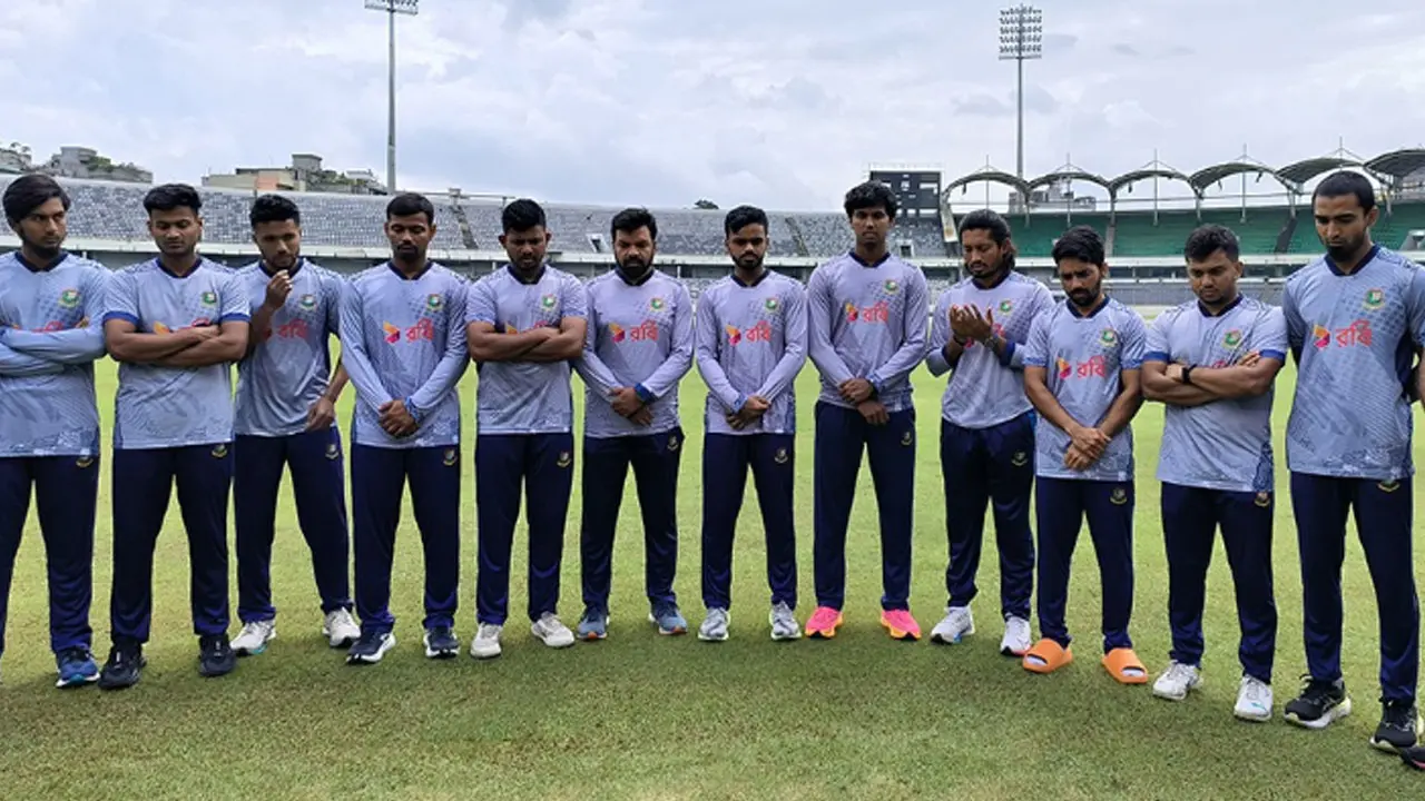 শহীদদের জন্য খেলোয়াড়দের মোনাজাত, বিসিবিতে সেনাবাহিনীর টহল