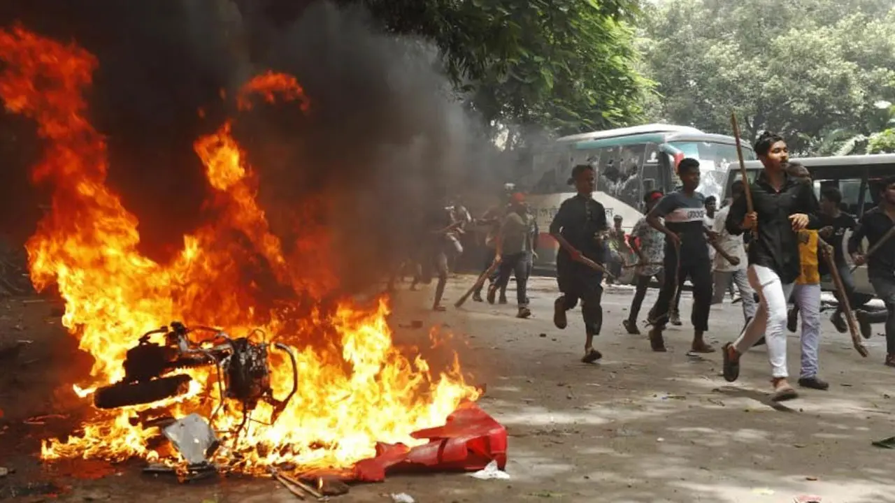 দেশ নিয়ে দুশ্চিন্তায় বিদেশে উচ্চশিক্ষা নিতে যাওয়া শিক্ষার্থীরা