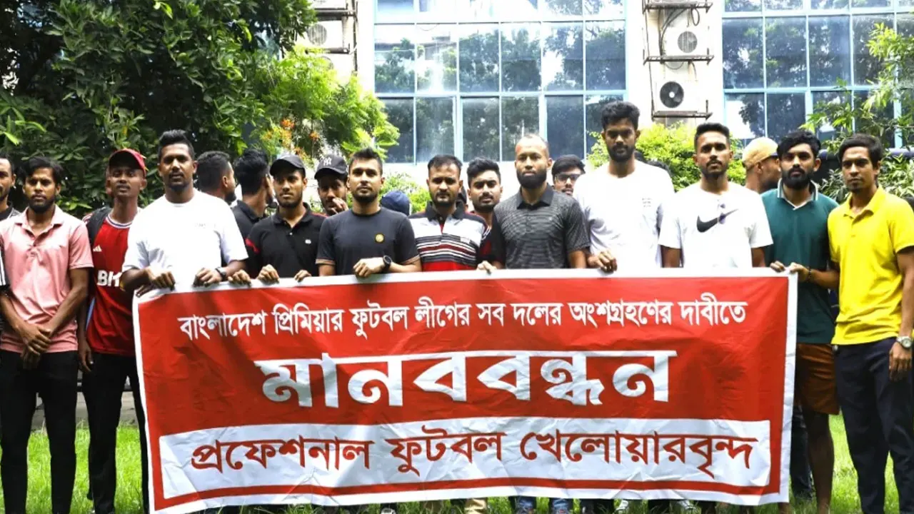 ক্রীড়া উপদেষ্টার সাক্ষাৎ চান ফুটবলাররা, সামনে ৭ দফা দাবি