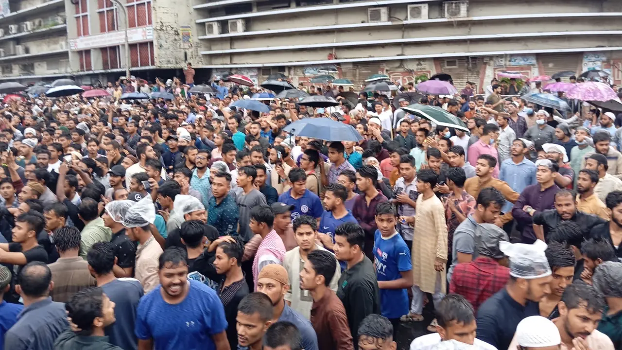 শিক্ষার্থীদের স্লোগান, ‘আঁর ন হাঁইয়্যে, বৌতদিন হাঁইয়্য’