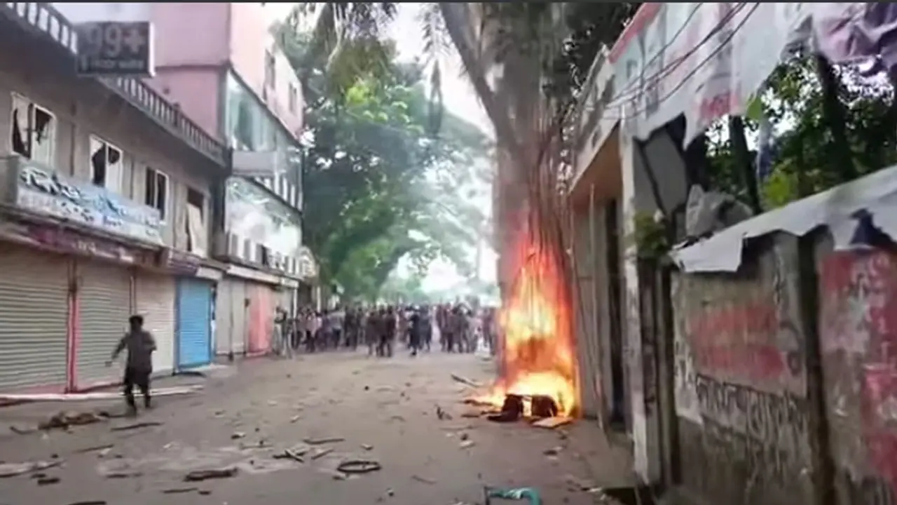 ভোলায় ডিসি অফিস, আওয়ামী লীগ কার্যালয়ে আগুন: নিহত ১