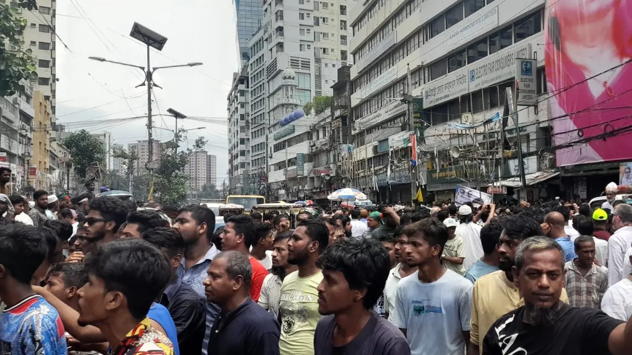 নয়াপল্টনে বিএনপি নেতাকর্মীদের উল্লাস