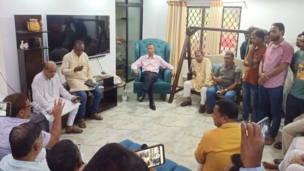 বিএনপি চেয়ারপারসনের উপদেষ্টাকে ৪ ঘণ্টা অবরুদ্ধ রাখলেন নেতাকর্মীরা