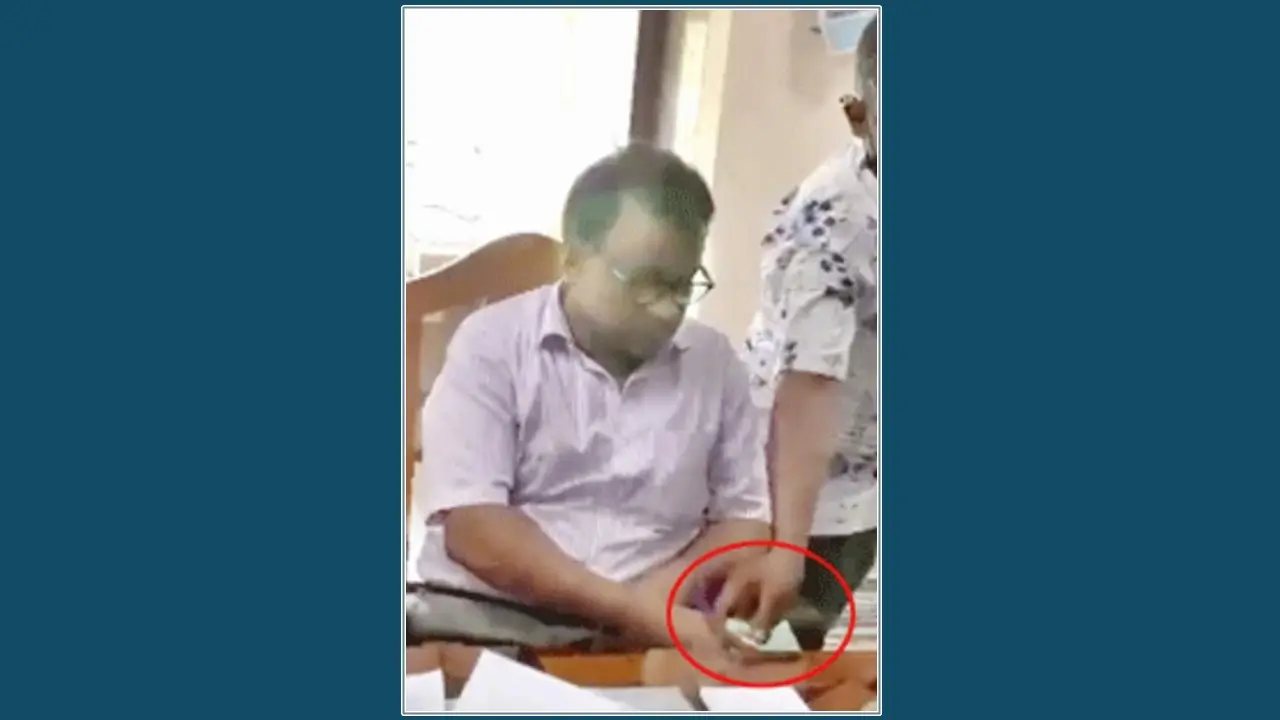 ‘ঘুষ’ নিচ্ছেন চসিকের হিসাবরক্ষক, পুরোনো ভিডিও ভাইরাল