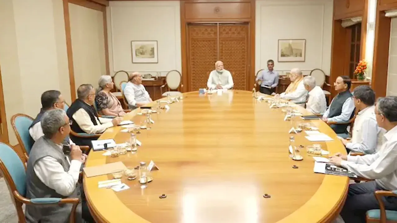 বাংলাদেশ পরিস্থিতি নিয়ে উচ্চপর্যায়ের নিরাপত্তা বৈঠক মোদির