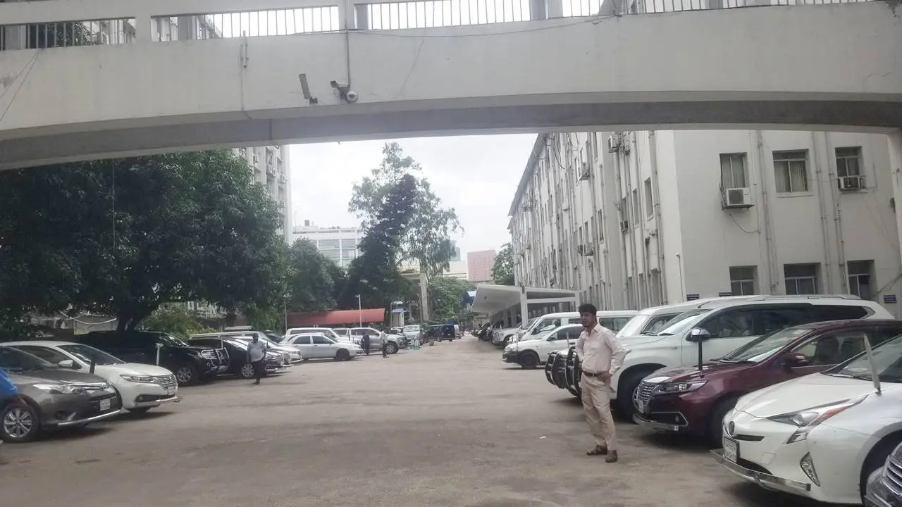 সচিবালয়ে থমথমে পরিস্থিতি, নিরাপত্তার দায়িত্বে সেনাবাহিনী