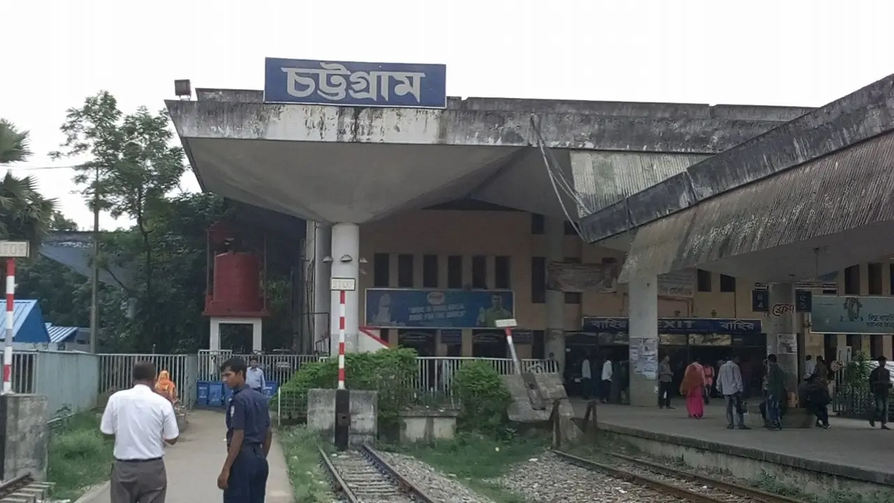 চট্টগ্রাম থেকে যাত্রীবাহী ট্রেন চলাচল শুরু