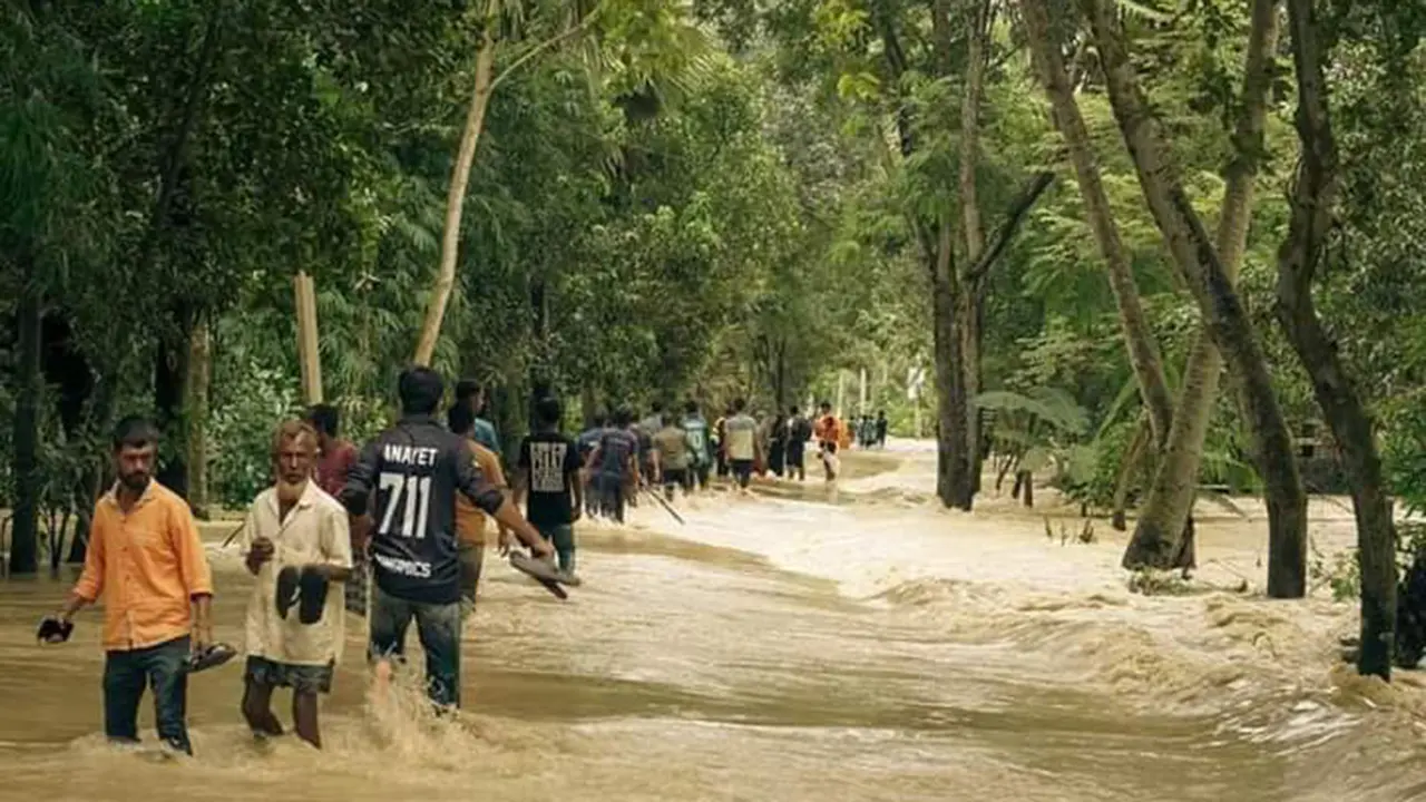 গোমতীর বাঁধ ভেঙে বুড়িচংয়ের ৫ ইউনিয়ন প্লাবিত, পানিবন্দি লাখো মানুষ