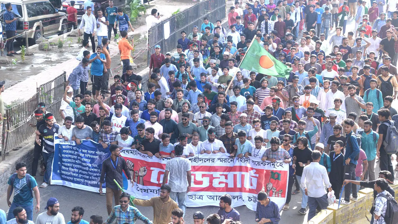 চট্টগ্রামে আবারও আন্দোলনে শিক্ষার্থীরা, শেখ হাসিনার বিচার দাবি