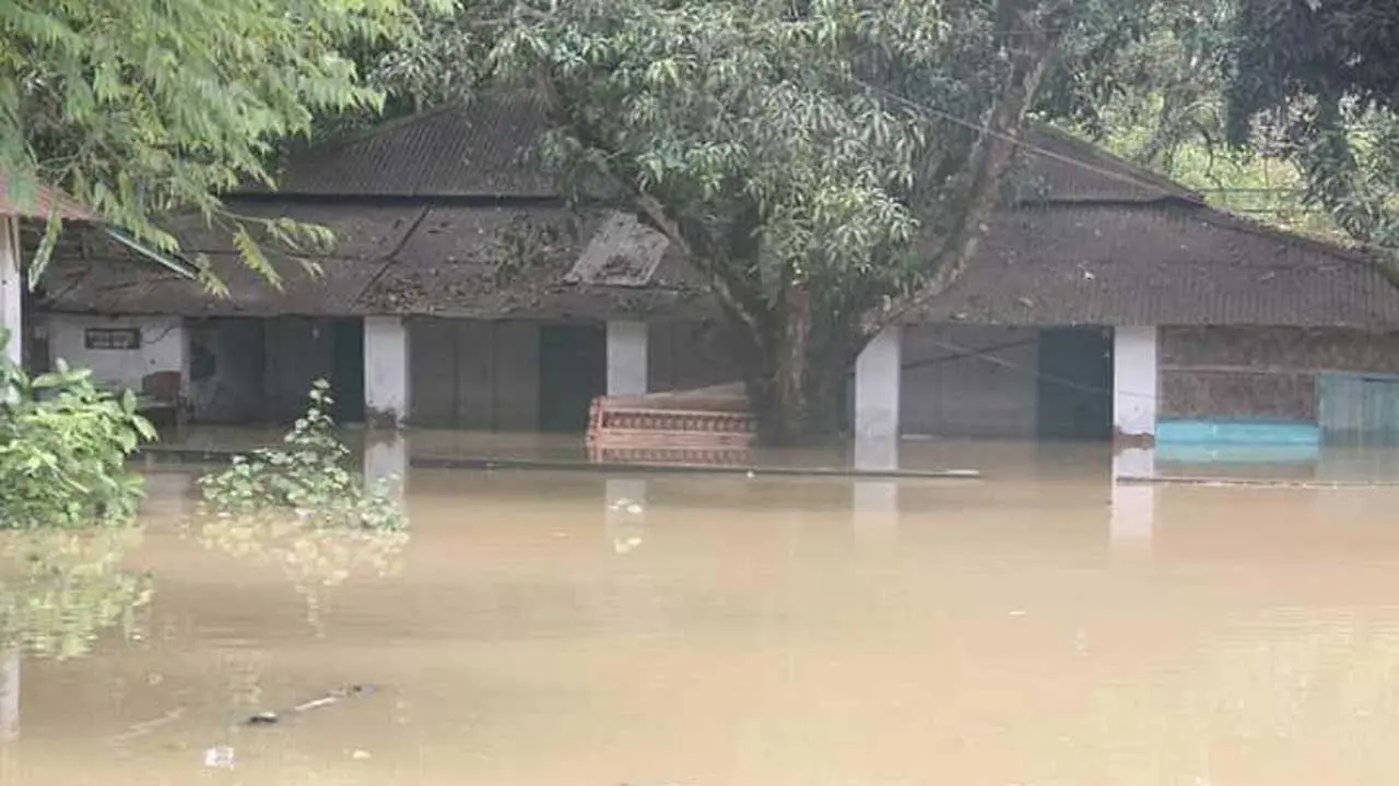 চট্টগ্রামে বন্যায় ৩ উপজেলায় নিহত ৫