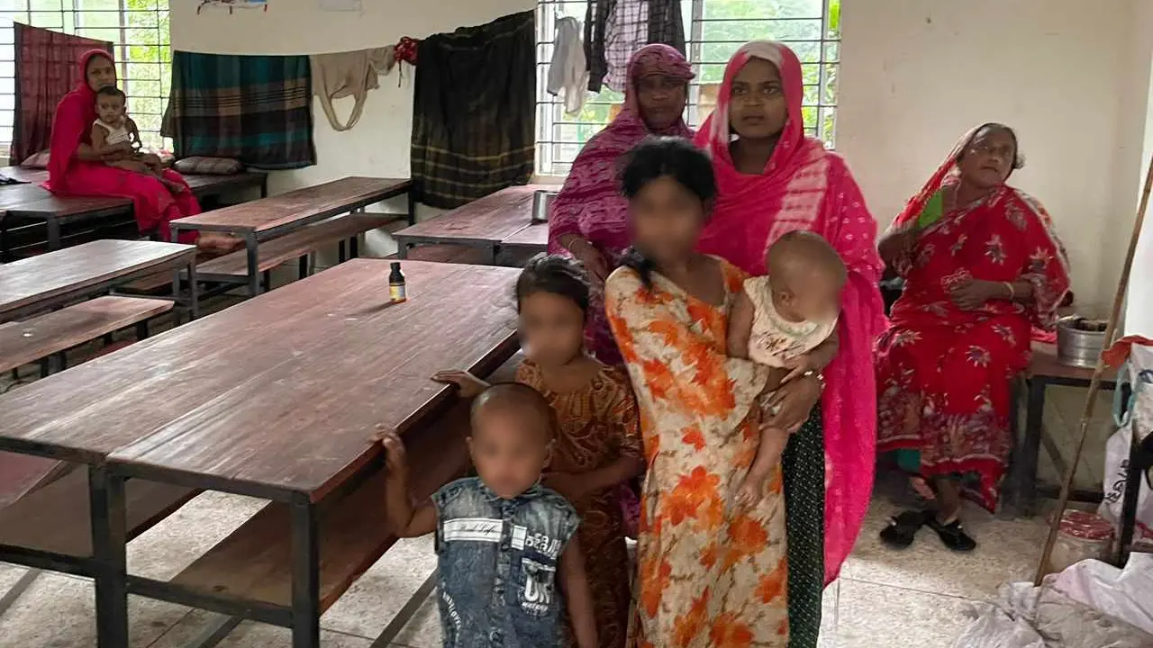 খাদ্য সংকটে কুমিল্লার আশ্রয়কেন্দ্রের শিশুরা