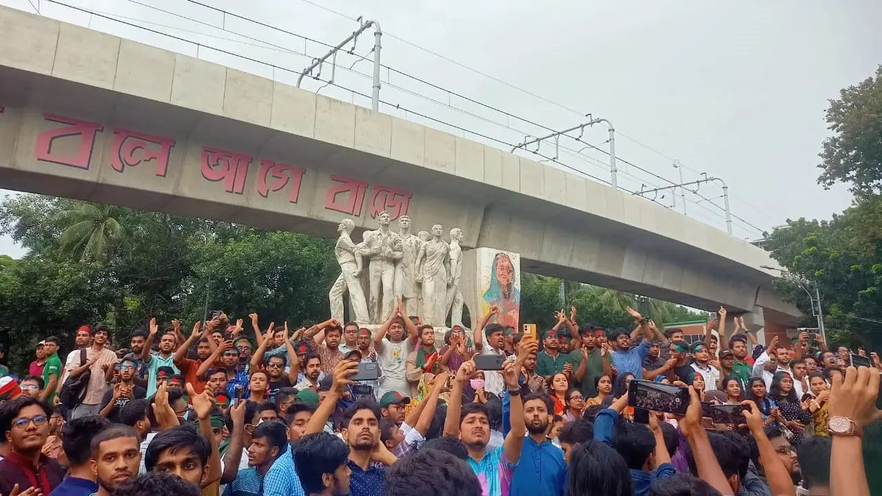 স্বৈরাচার পুনর্বাসনের চেষ্টাকারীদেরও নামাতে সময় লাগবে না