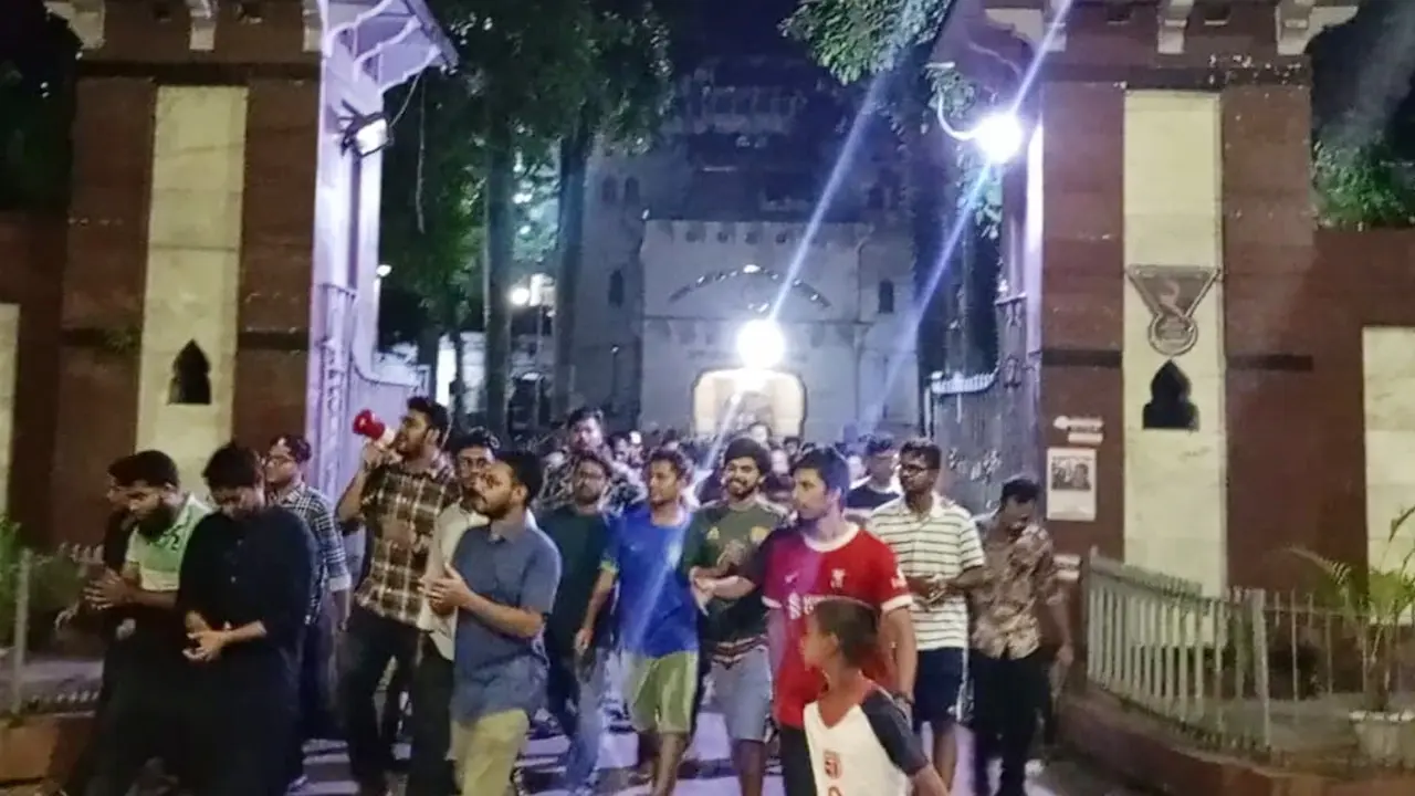 ঢামেকের ওটিতে ঢুকে ৩ চিকিৎসককে মারধর