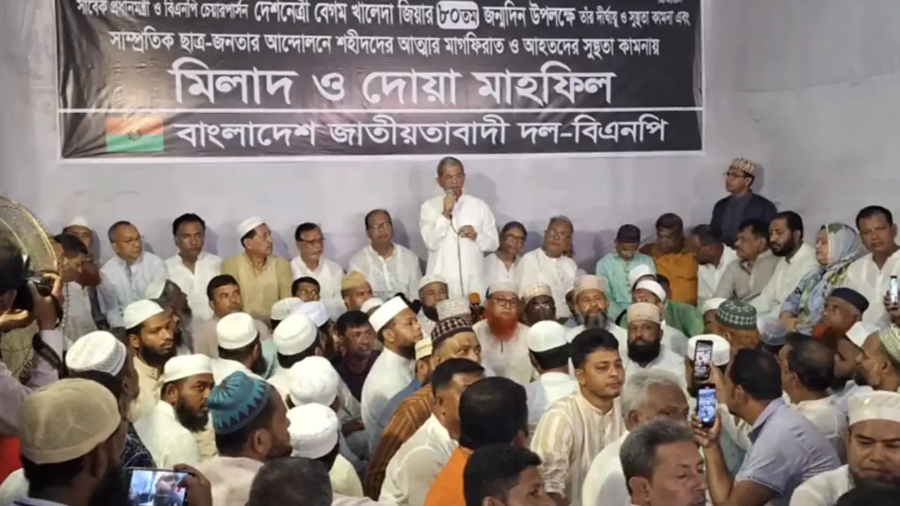 শেখ হাসিনা ভারতে বসে দেশের বিরুদ্ধে চক্রান্ত করছেন : মির্জা ফখরুল