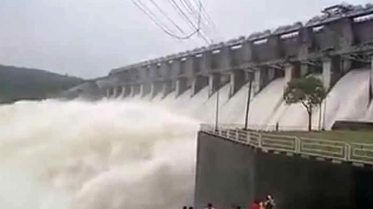 ফারাক্কার ১০৯ গেট খুলে দিয়েছে ভারত