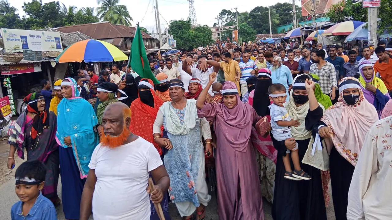 শেখ হাসিনার বিরুদ্ধে মামলার প্রতিবাদে ফরিদপুরে আ.লীগের বিক্ষোভ
