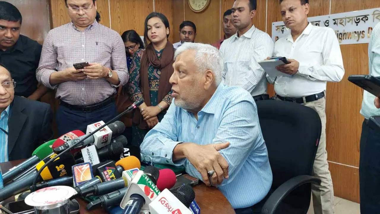 ড্রাইভিং লাইসেন্স নিয়ে আমরা নিজেরাও ভুক্তভোগী : সড়ক উপদেষ্টা