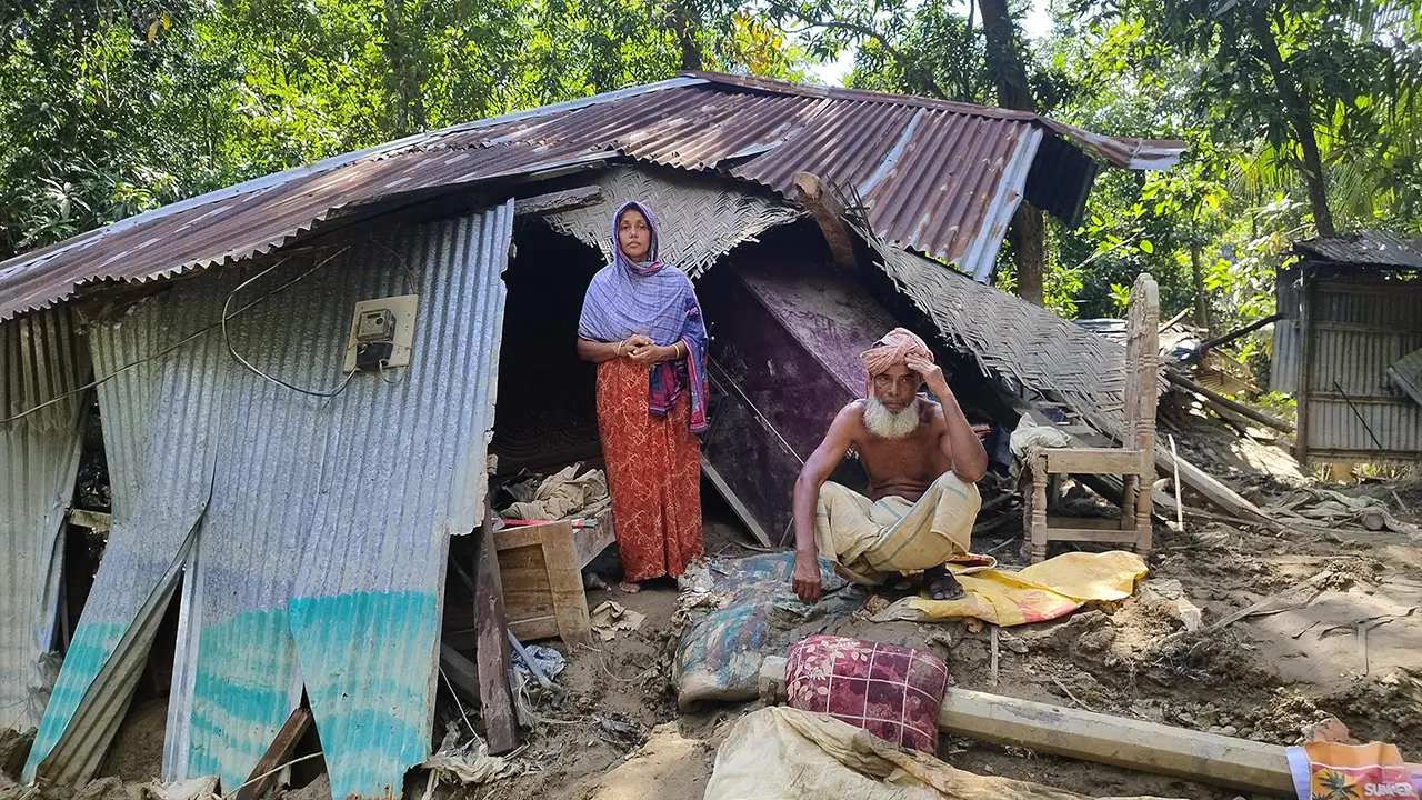 মাথা গোঁজার ঠাঁই হারিয়ে দিশেহারা আসমা-মোবারক দম্পতি