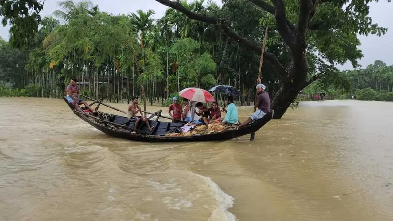 টানা বৃষ্টিতে পানিবন্দি কক্সবাজারের ৯ উপজেলার দুই লাখ মানুষ