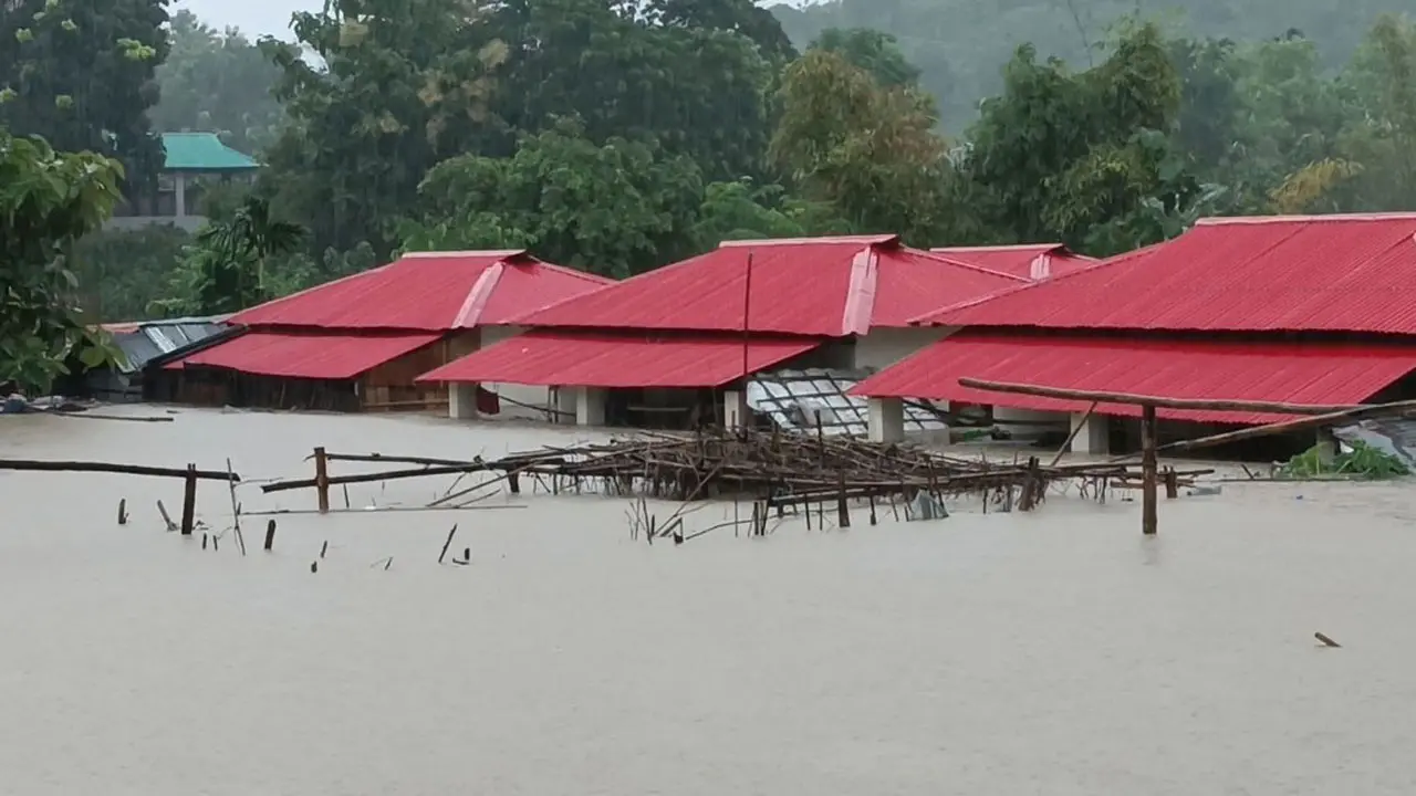 দুর্গোৎসবের বাজেট থেকে বন্যাদুর্গতদের সহায়তা পাঠাল মন্দির কমিটি
