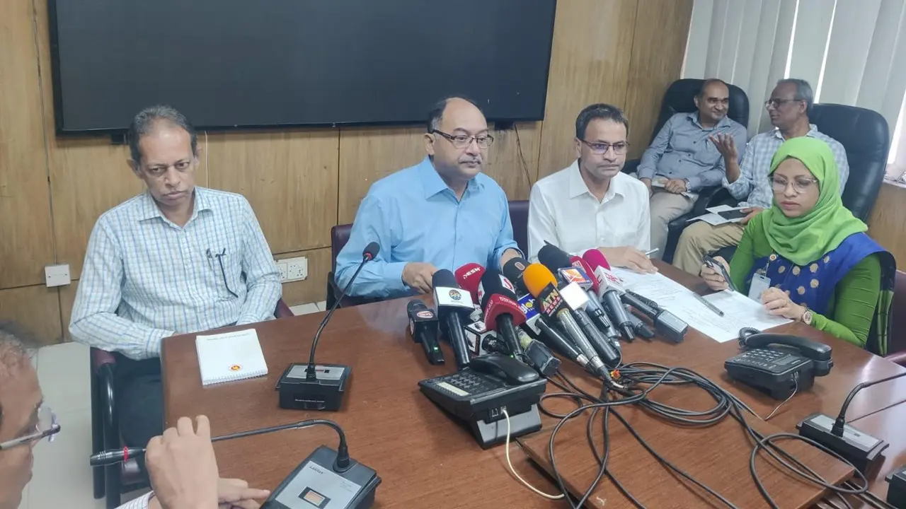 ১১ জেলায় ১২ লাখ পরিবার পানিবন্দি : সচিব