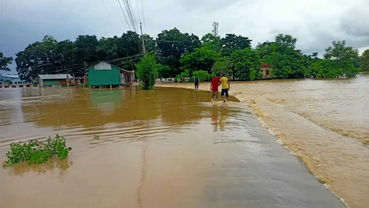 খাগড়াছড়িতে ভারী বর্ষণ অব্যাহত, তলিয়ে গেছে ঘরবাড়ি 