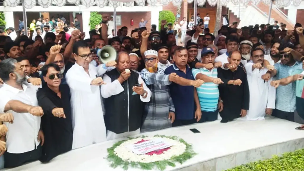 গোপালগঞ্জে আন্দোলনের মধ্য দিয়ে শেখ হাসিনাকে দেশে ফিরিয়ে আনার শপথ