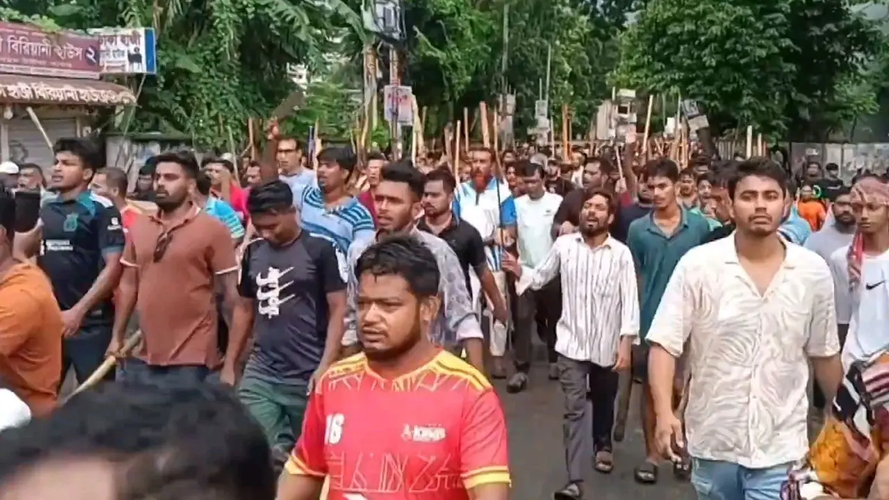 গোপালগঞ্জে আ.লীগের বিশাল লাঠি মিছিল