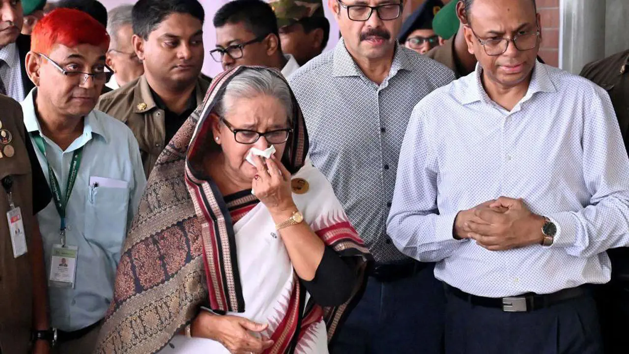 তড়িঘড়ি ভারতের কাছে আশ্রয় চান হাসিনা, জানান অল্প সময় থাকবেন