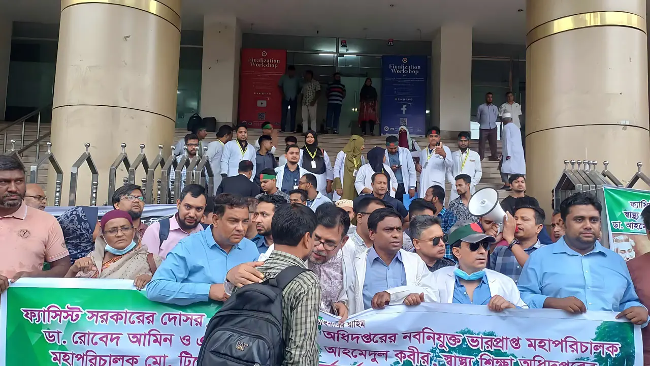 রোবেদ আমিন-সাদীসহ স্বাস্থ্যের শীর্ষ কর্মকর্তাদের অপসারণ দাবি