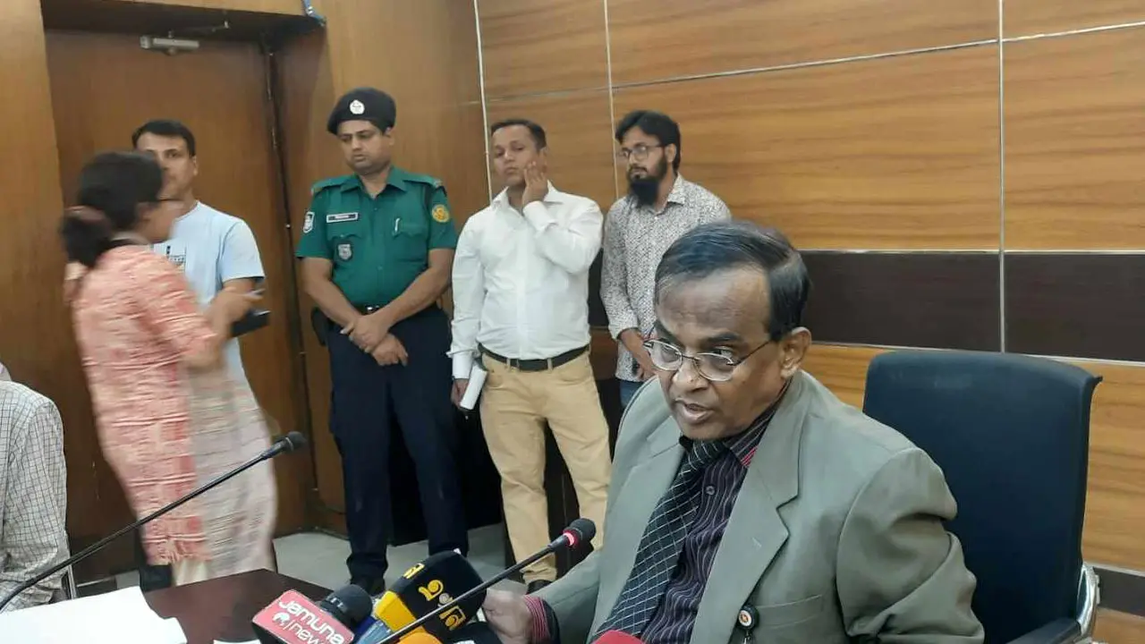 সব সরকারই দুর্নীতির সাথে আপস করেছে : স্বাস্থ্য সচিব