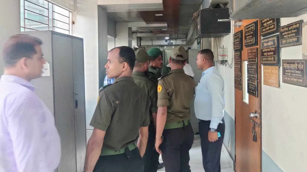 স্বরাষ্ট্র উপদেষ্টার সঙ্গে বসেছে আনসারের প্রতিনিধি দল