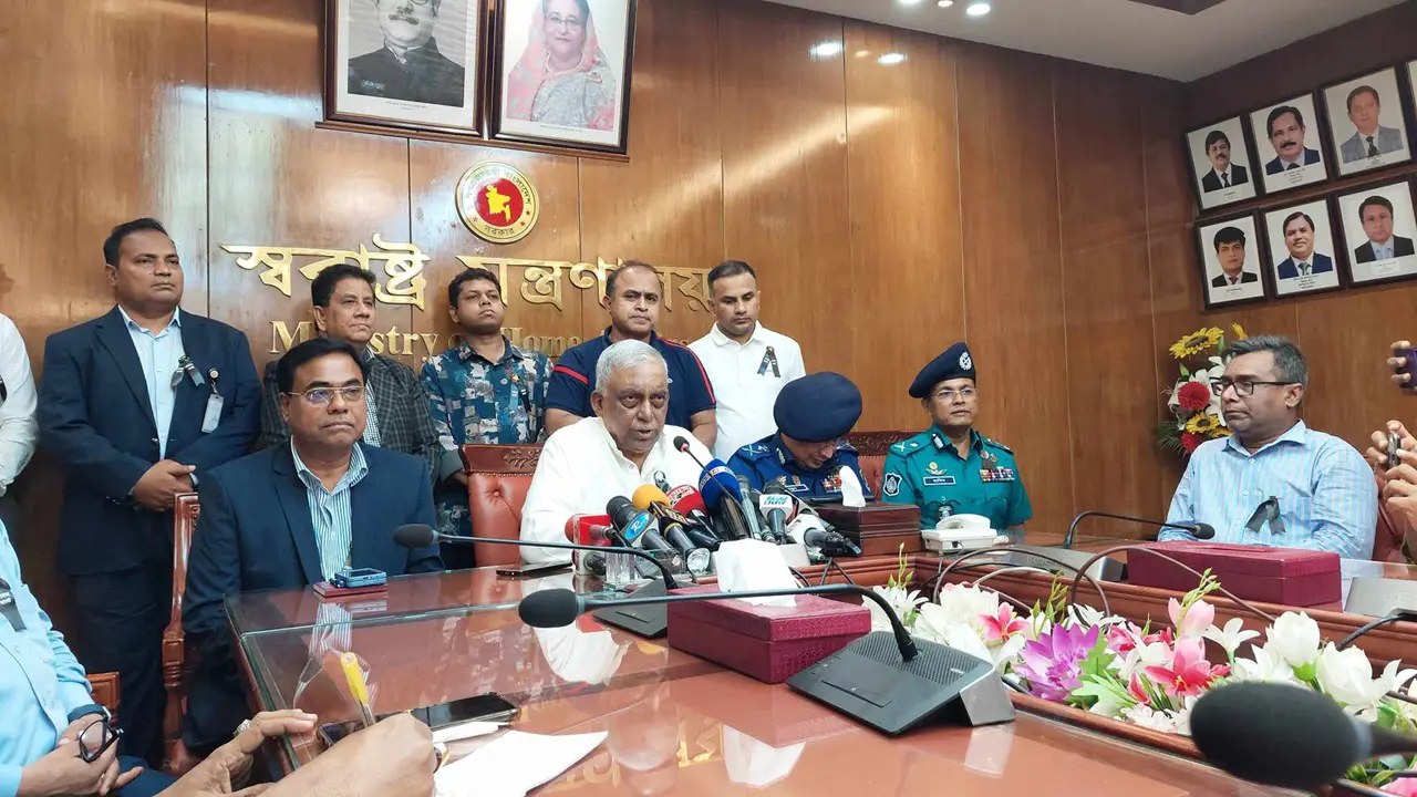 ‘প্রধানমন্ত্রী মনে করলে’ পদত্যাগ করবেন স্বরাষ্ট্রমন্ত্রী