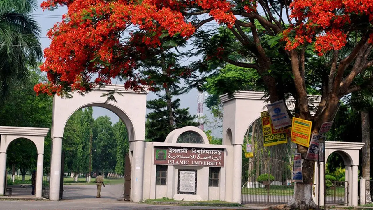 শিক্ষার্থীদের ওপর আনসারদের হামলায় ইবিতে বিক্ষোভ