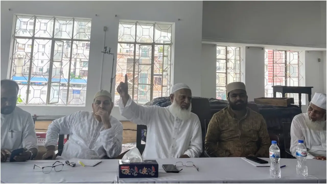 ‘সাম্প্রদায়িকতার কার্ড খেলার পায়তারা চলছে, সতর্ক থাকতে হবে’