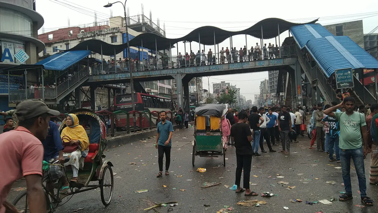 ৪ ঘণ্টা পর প্রগতি সরণি ছাড়ল শিক্ষার্থীরা