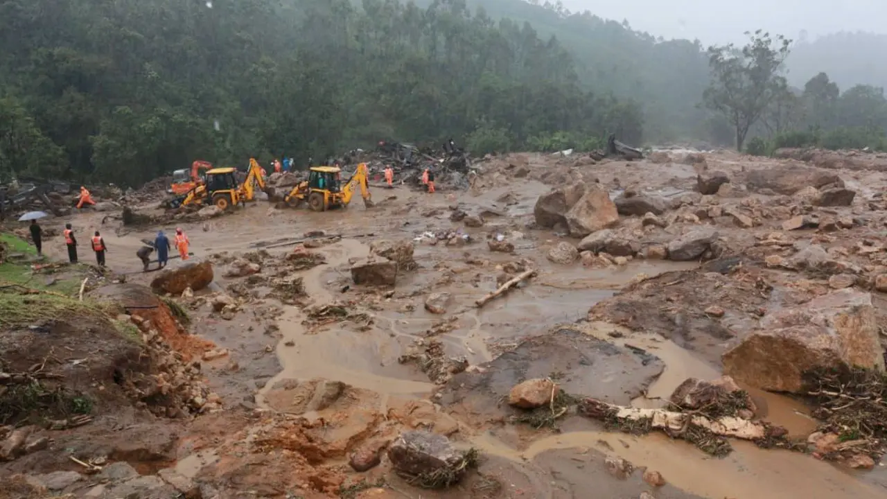 কেরালায় ভূমিধস : এ পর্যন্ত উদ্ধার ২৮২ জনের মৃতদেহ