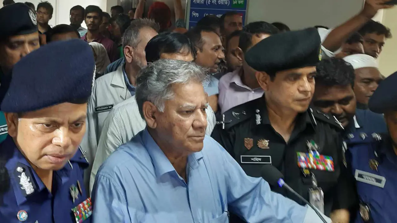 চাটুকারিতা করলে মিডিয়া বন্ধ করে দেওয়া হবে : স্বরাষ্ট্র উপদেষ্টা