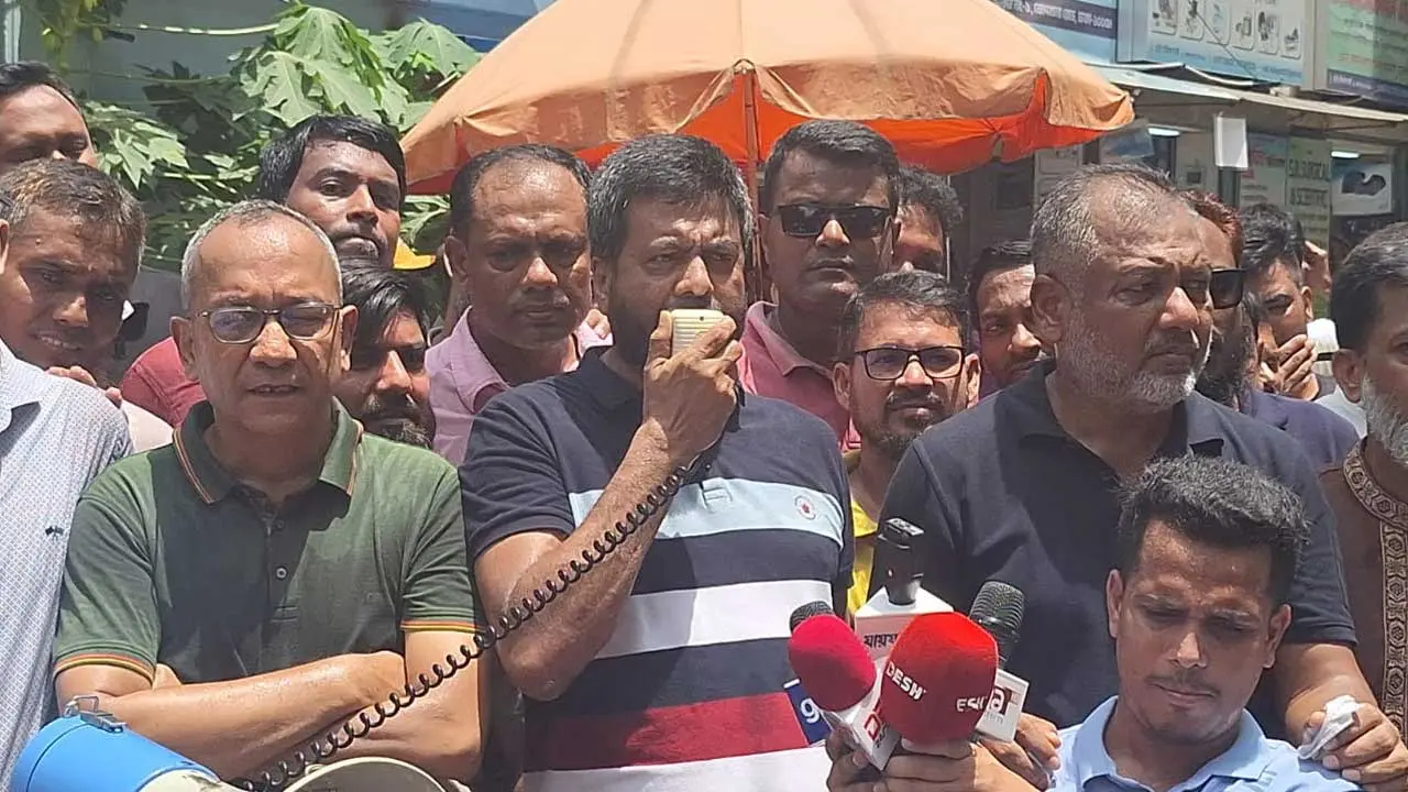 গণতন্ত্র উত্তরণ প্রক্রিয়াকে বাধাগ্রস্ত করার ষড়যন্ত্র হচ্ছে : মজনু