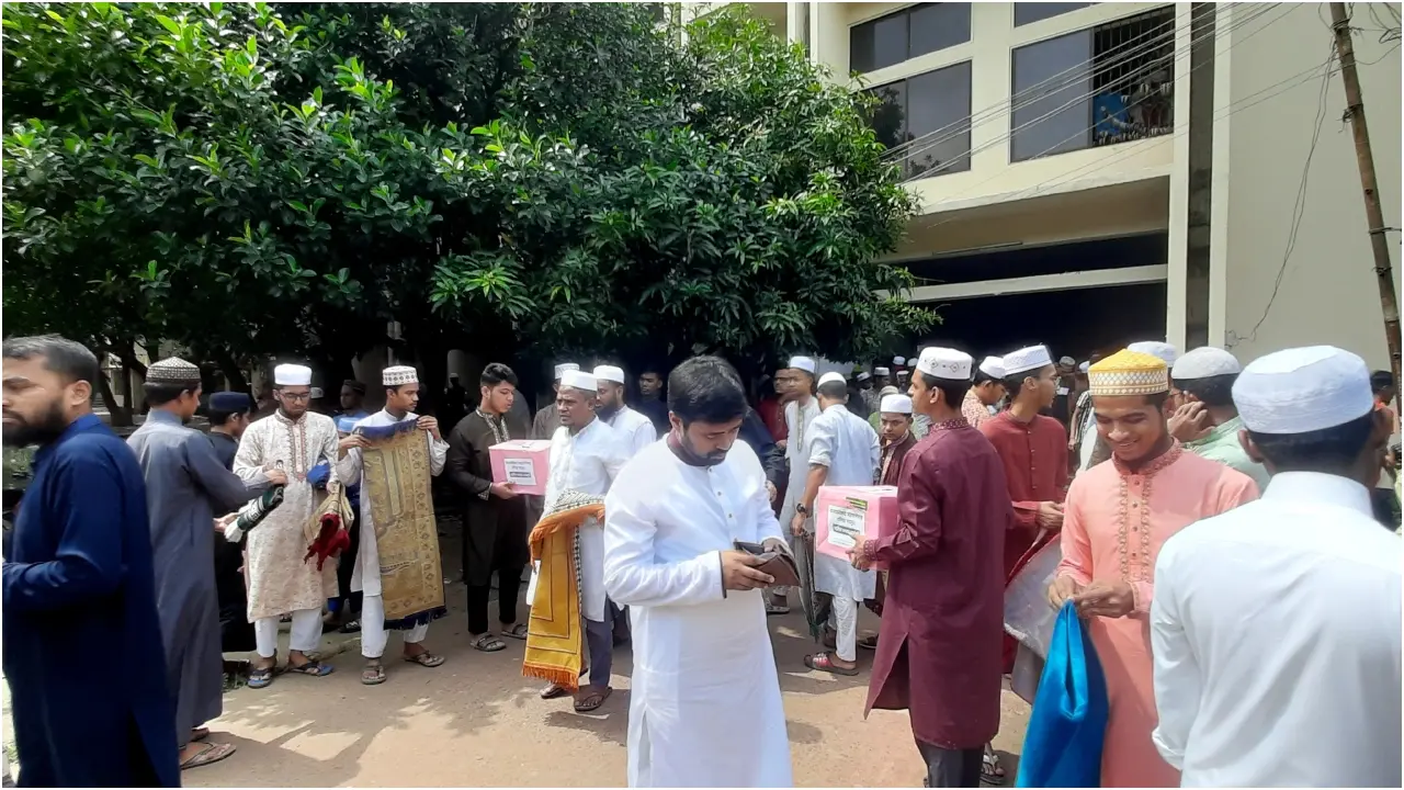 জুমার নামাজে বন্যার্তদের পাশে দাঁড়ানোর আহ্বান খতিবদের