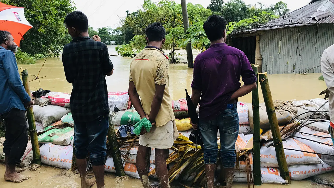 মৌলভীবাজারে কমছে পানি, বাড়ছে দুর্ভোগ
