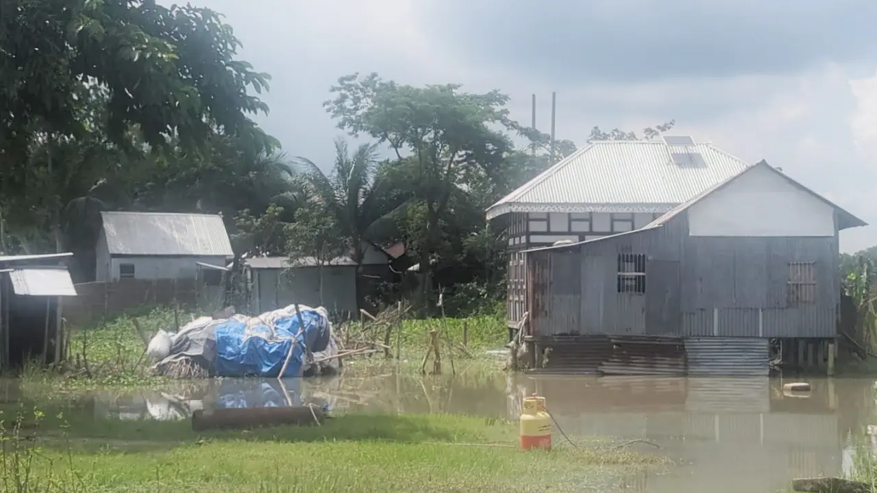 ত্রাণ তো দূরের কথা খোঁজও নেয়নি কেউ 