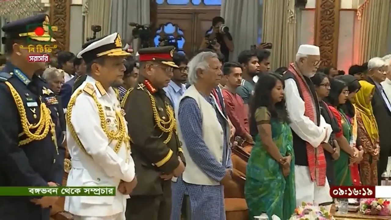 শহীদদের স্মরণে এক মিনিট নীরবতা পালন