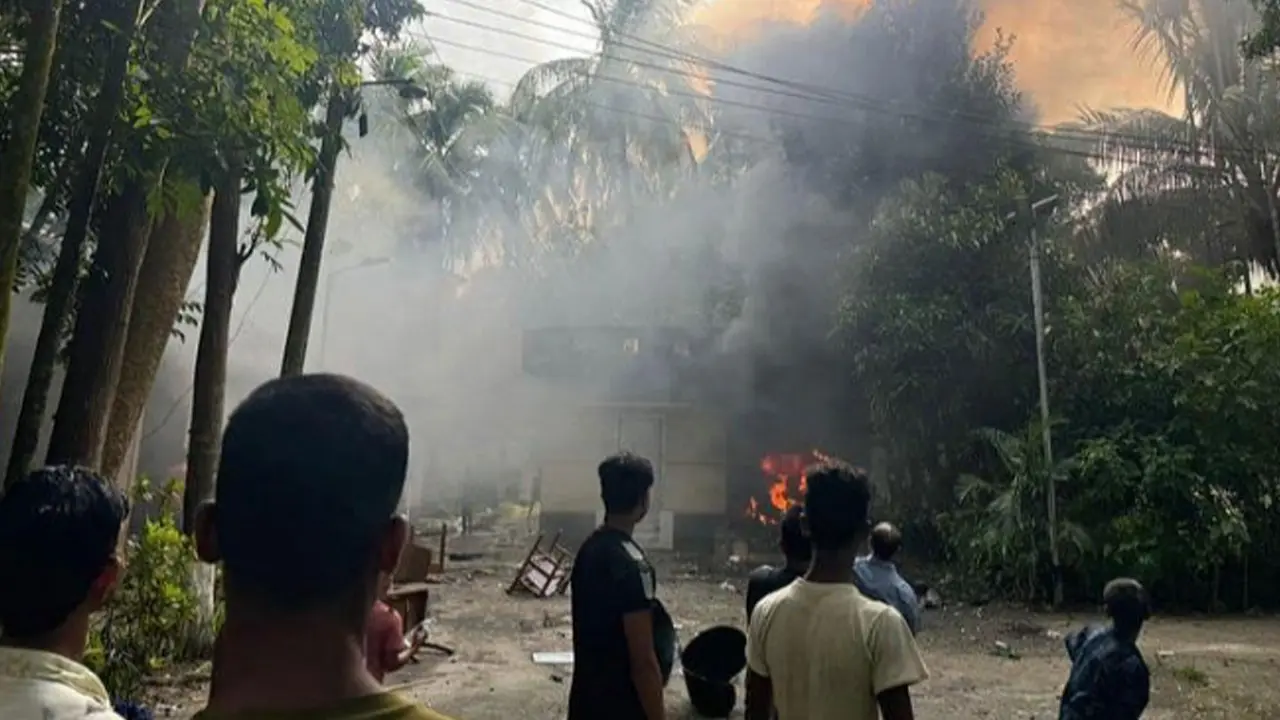 ওবায়দুল কাদেরের বাড়িতে অগ্নিসংযোগ, আ.লীগের কার্যালয়ে আগুন