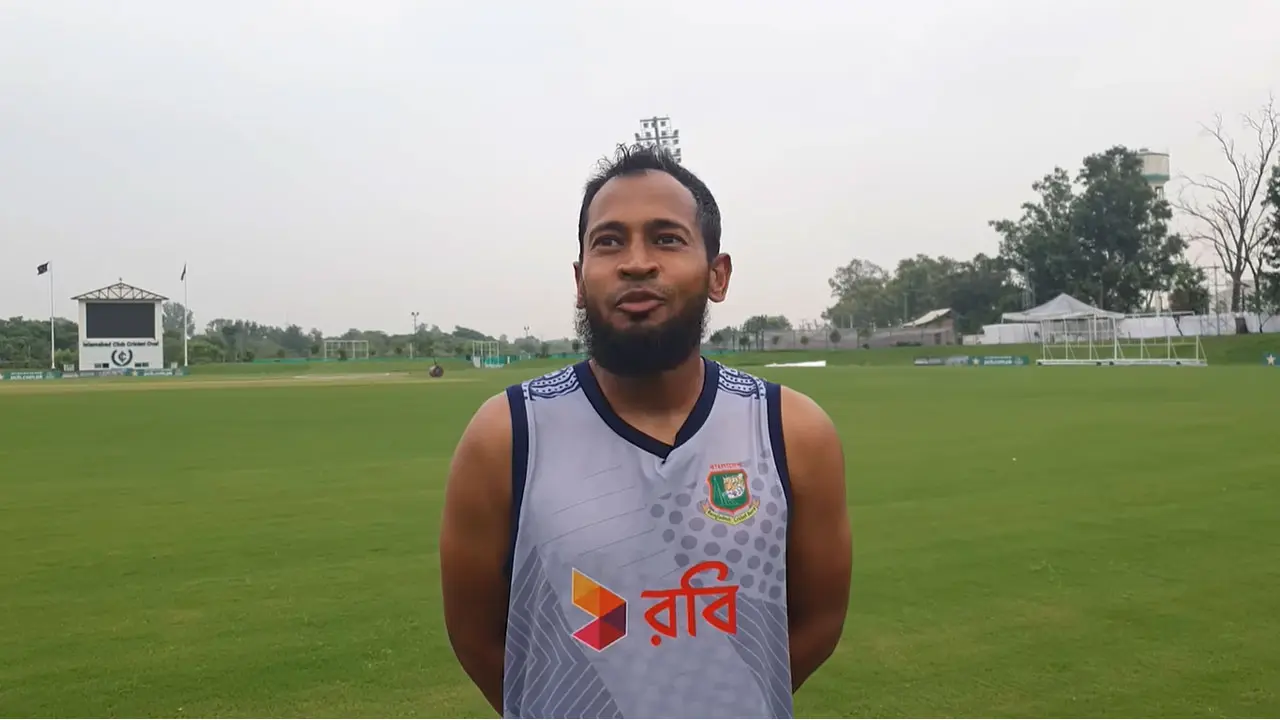 পাকিস্তান থেকে চোটের খবর জানালেন মুশফিক