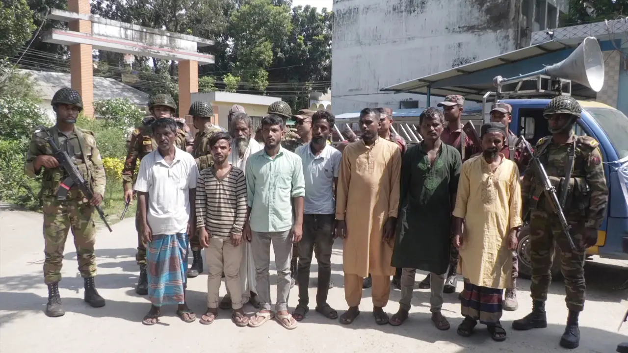বন্যার্তদের সহায়তার নামে প্রতারণার চেষ্টা, আটক ৮ 