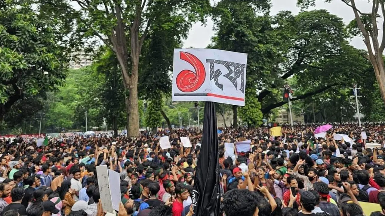 জনসমুদ্রে রূপ নিয়েছে জাতীয় শহীদ মিনার