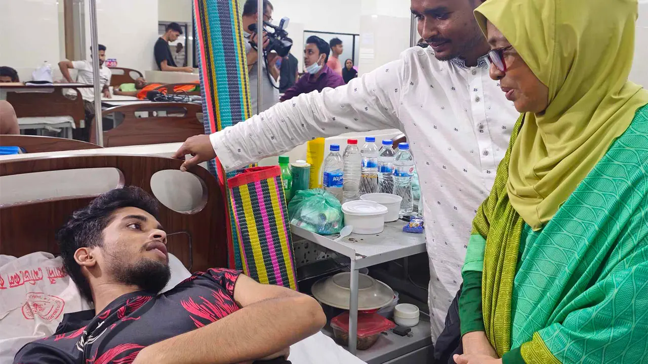 আন্দোলনে আহতদের চিকিৎসায় প্রয়োজনে আমেরিকা থেকে চিকিৎসক