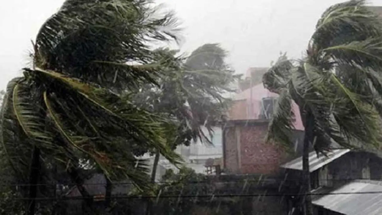 ঢাকাসহ ১৩ অঞ্চলে ৬০ কিলোমিটার বেগে ঝড়ের আভাস